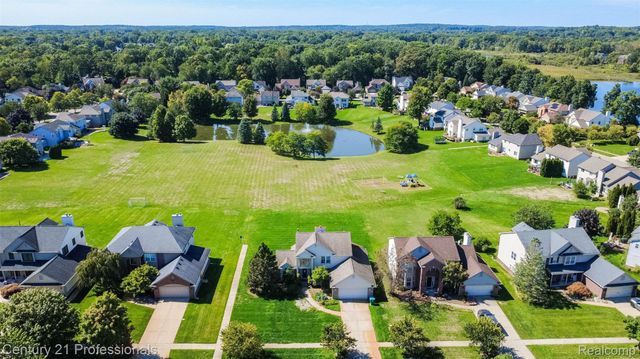 2004 Twin Sun Circle, Commerce Charter Township, MI 48390