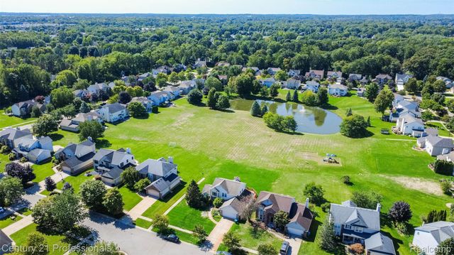 2004 Twin Sun Circle, Commerce Charter Township, MI 48390