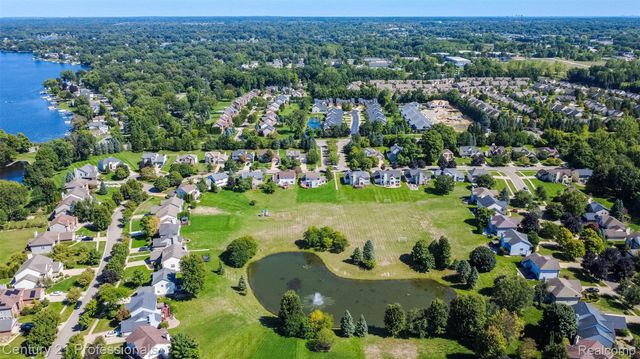 2004 Twin Sun Circle, Commerce Charter Township, MI 48390
