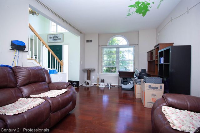 2004 Twin Sun Circle, Commerce Charter Township, MI 48390