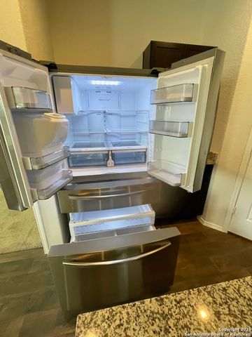 852 Armadillo, Seguin, TX 78155