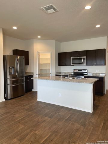 852 Armadillo, Seguin, TX 78155