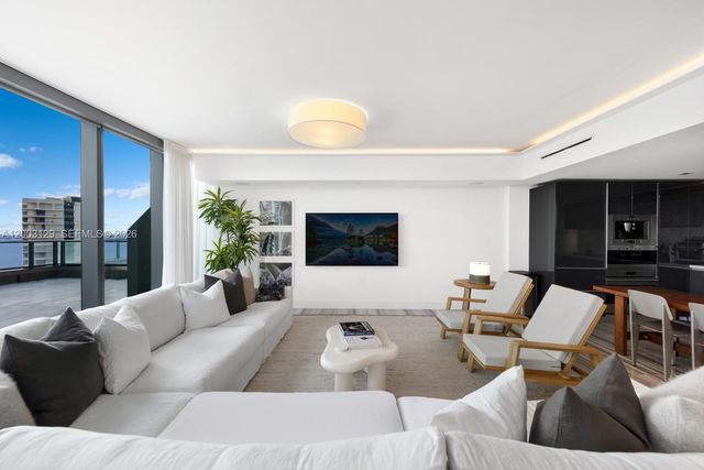 1451 Brickell Ave 903, Miami, FL 33131