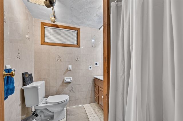 39 Hillsdale Rd, Dedham, MA 02026