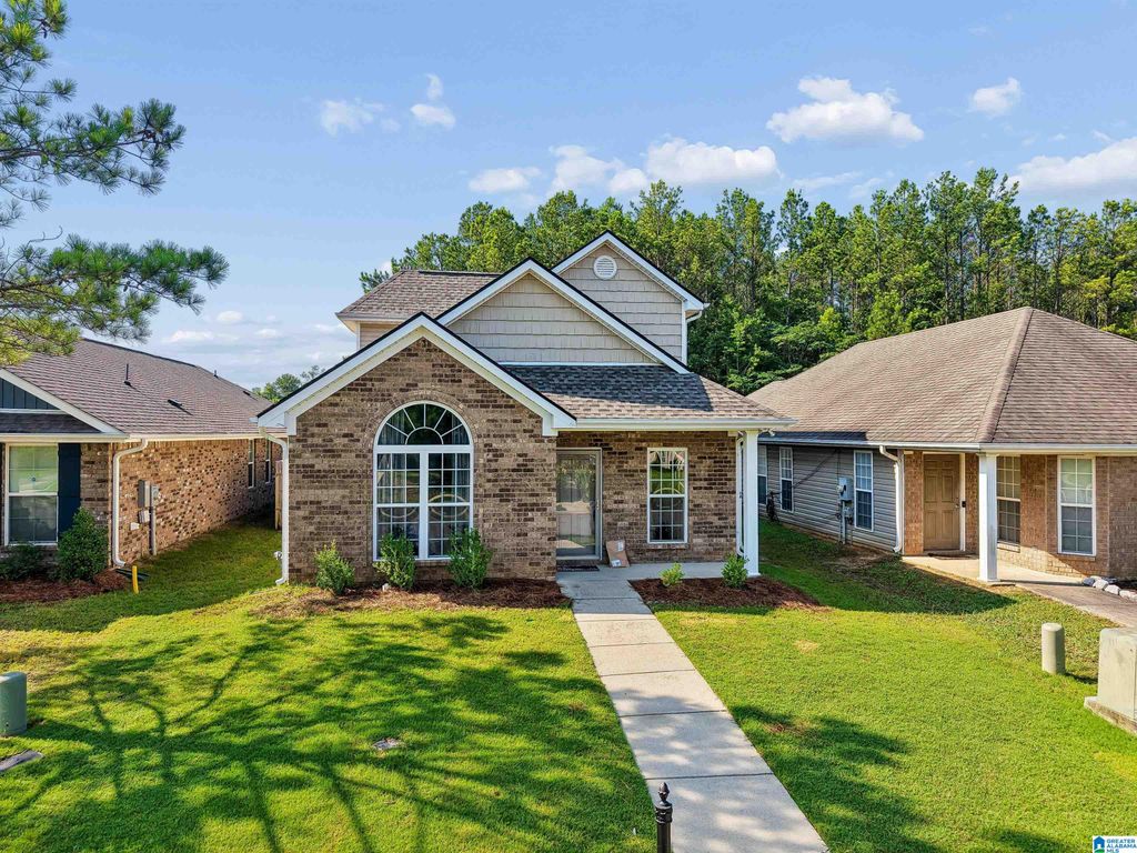 1290 VILLAGE TRAIL, Calera, AL 35040