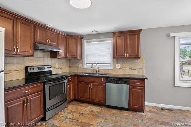 29648 Hillbrook Street, Livonia, MI 48152