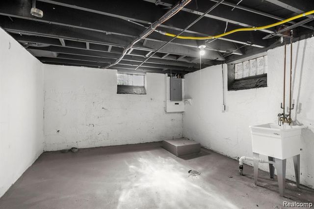 18050 Wisconsin Street, Detroit, MI 48221