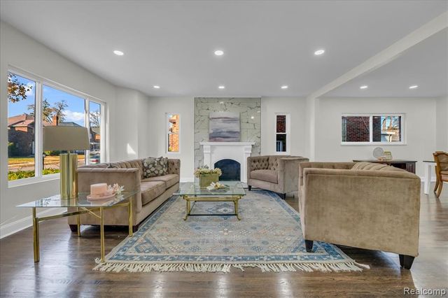 18050 Wisconsin Street, Detroit, MI 48221