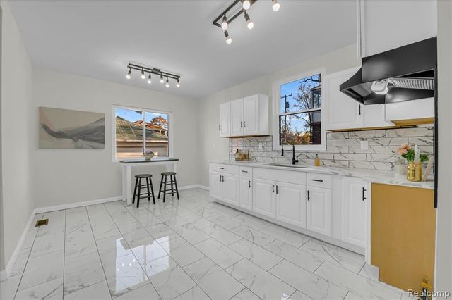 18050 Wisconsin Street, Detroit, MI 48221