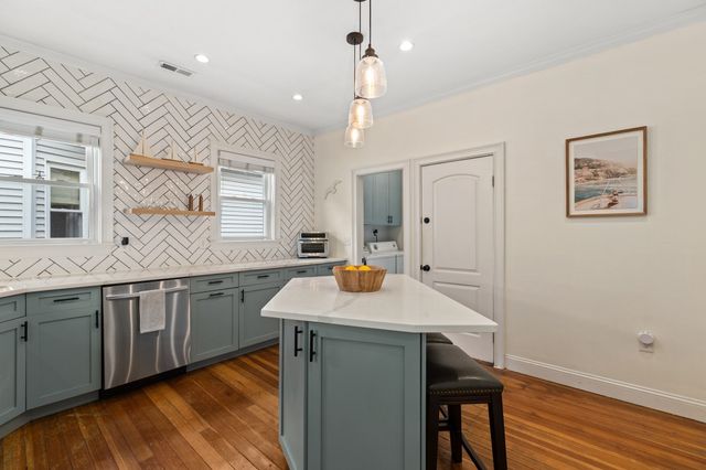 285 Minot St 2, Boston, MA 02124