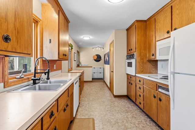 3320 Scott Avenue N, Golden Valley, MN 55422