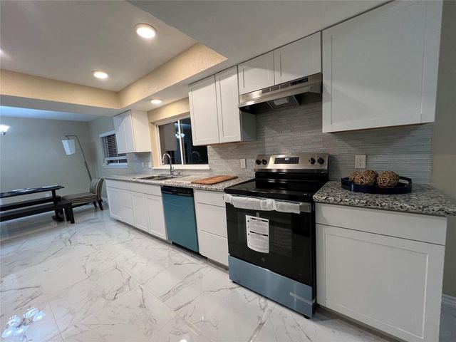 15138 Tresch Lane, Houston, TX 77598