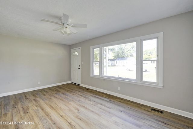 5015 Wellsworth Ave, Louisville, KY 40216