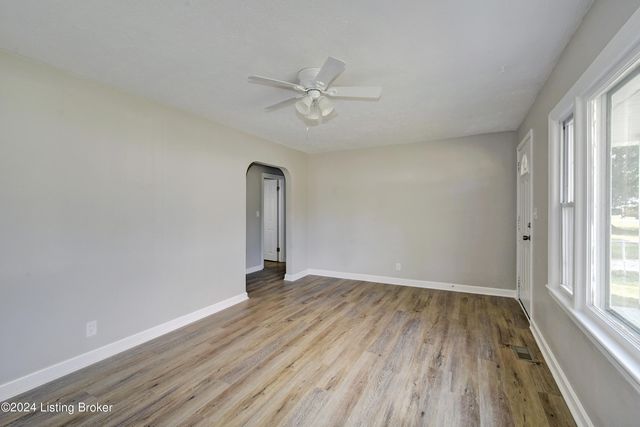 5015 Wellsworth Ave, Louisville, KY 40216