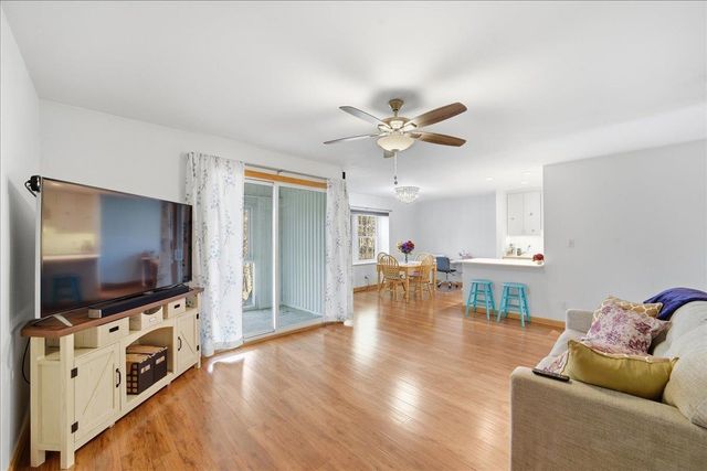 125 Kennedy Dr Apt 6, South Burlington, VT 05403