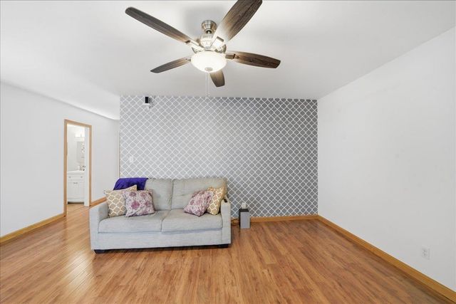 125 Kennedy Dr Apt 6, South Burlington, VT 05403