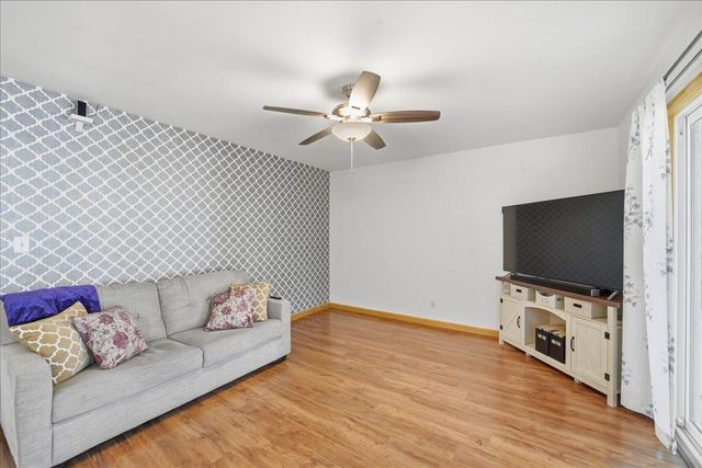 125 Kennedy Dr Apt 6, South Burlington, VT 05403