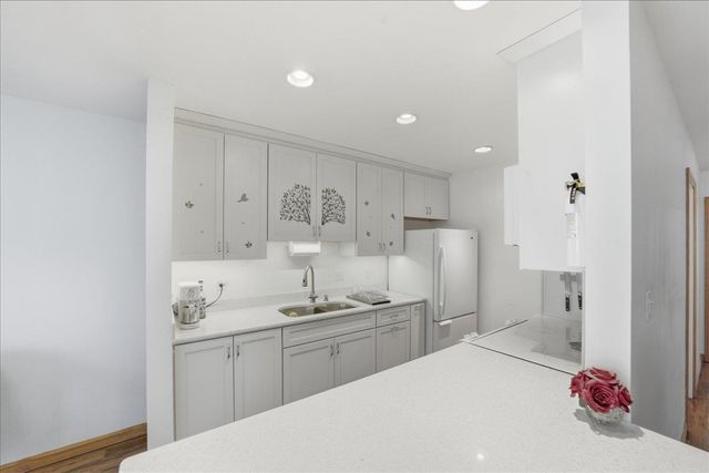 125 Kennedy Dr Apt 6, South Burlington, VT 05403