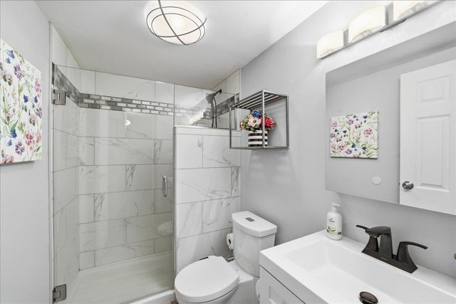 125 Kennedy Dr Apt 6, South Burlington, VT 05403