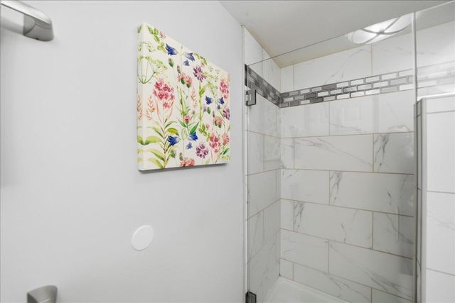 125 Kennedy Dr Apt 6, South Burlington, VT 05403