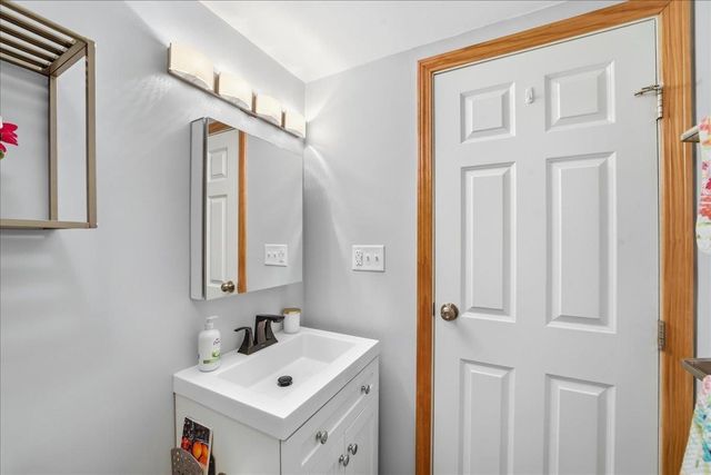 125 Kennedy Dr Apt 6, South Burlington, VT 05403