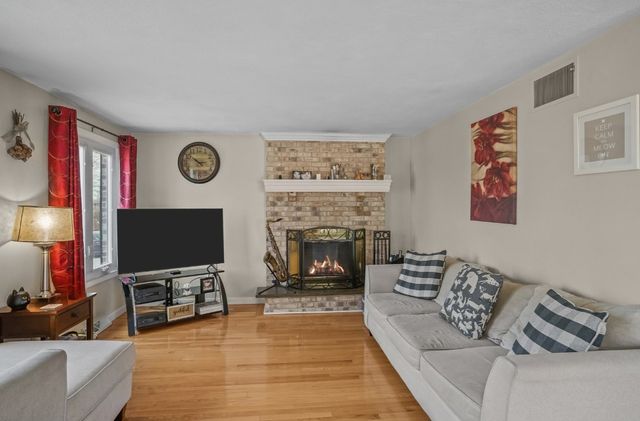 52 Hawthorne Street 7, North Providence, RI 02904