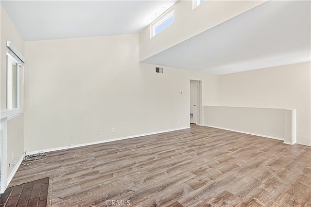22139 Burbank Boulevard 7, Woodland Hills, CA 91367
