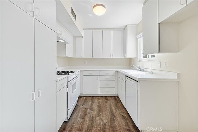 22139 Burbank Boulevard 7, Woodland Hills, CA 91367