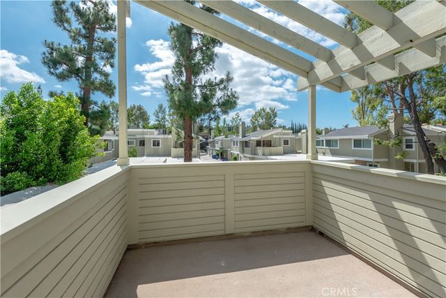22139 Burbank Boulevard 7, Woodland Hills, CA 91367