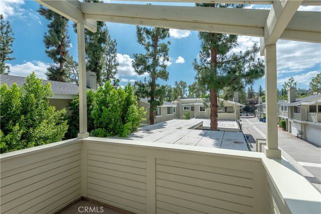 22139 Burbank Boulevard 7, Woodland Hills, CA 91367