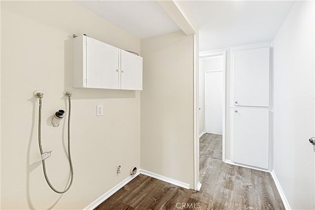 22139 Burbank Boulevard 7, Woodland Hills, CA 91367