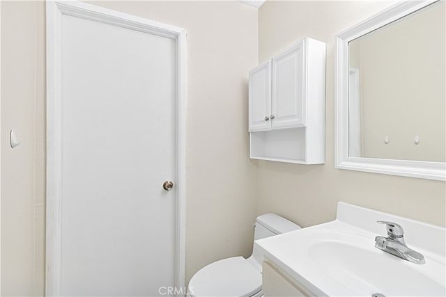22139 Burbank Boulevard 7, Woodland Hills, CA 91367