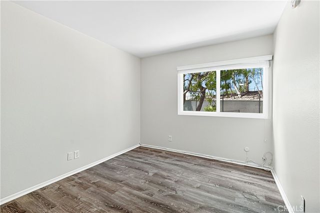 22139 Burbank Boulevard 7, Woodland Hills, CA 91367