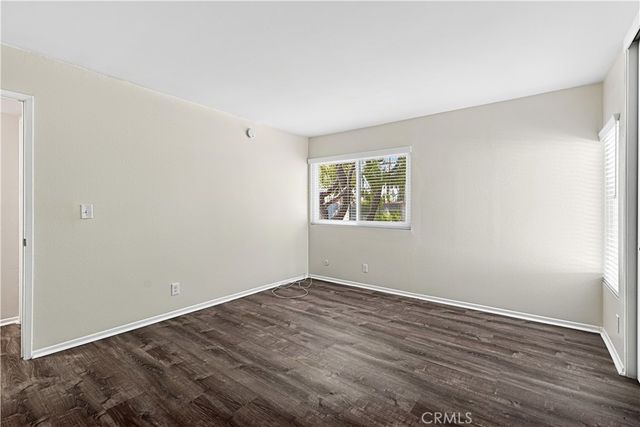22139 Burbank Boulevard 7, Woodland Hills, CA 91367