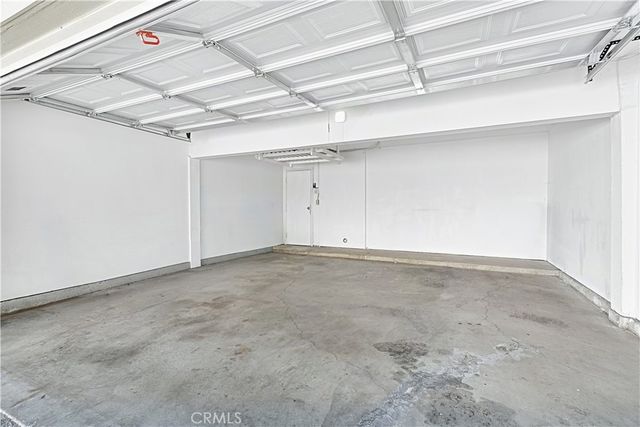 22139 Burbank Boulevard 7, Woodland Hills, CA 91367