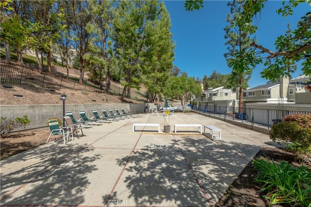 22139 Burbank Boulevard 7, Woodland Hills, CA 91367