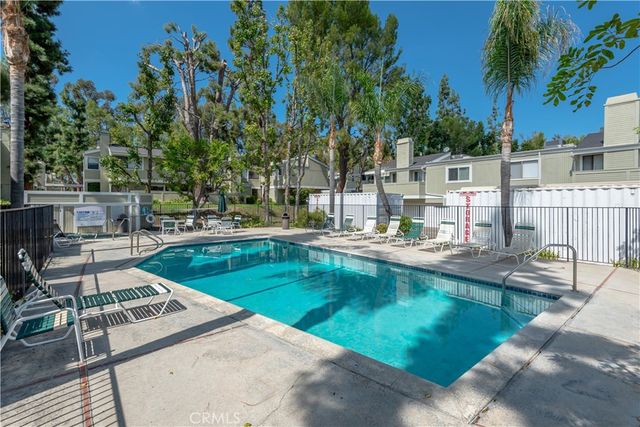 22139 Burbank Boulevard 7, Woodland Hills, CA 91367