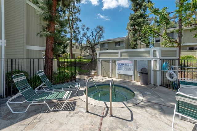 22139 Burbank Boulevard 7, Woodland Hills, CA 91367