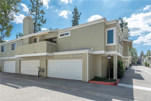 22139 Burbank Boulevard 7, Woodland Hills, CA 91367