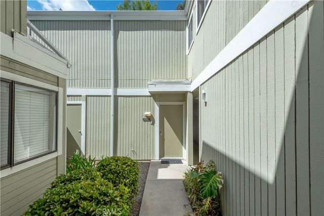 22139 Burbank Boulevard 7, Woodland Hills, CA 91367