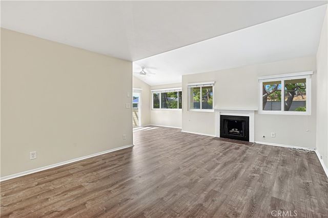 22139 Burbank Boulevard 7, Woodland Hills, CA 91367