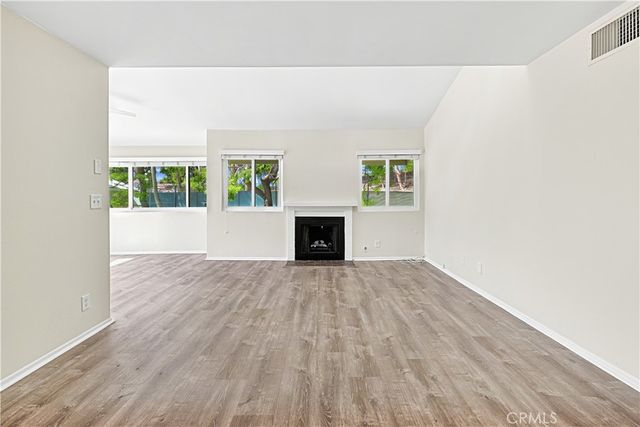 22139 Burbank Boulevard 7, Woodland Hills, CA 91367