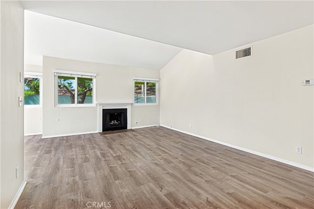 22139 Burbank Boulevard 7, Woodland Hills, CA 91367