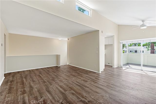 22139 Burbank Boulevard 7, Woodland Hills, CA 91367