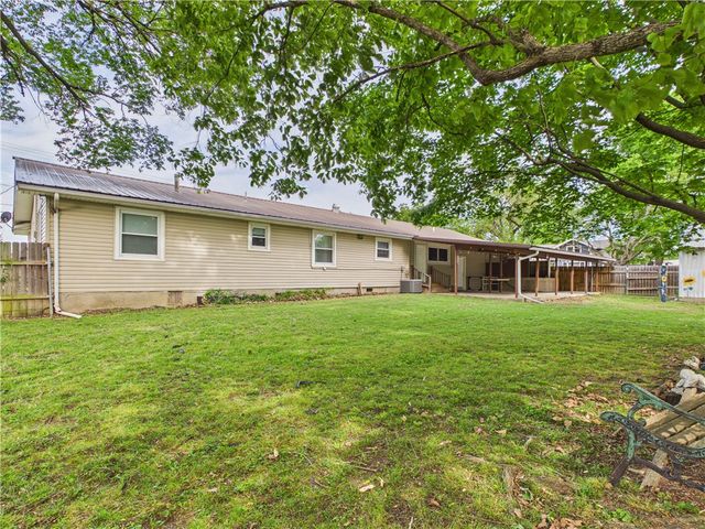 803 N Springfield Street, Berryville, AR 72616