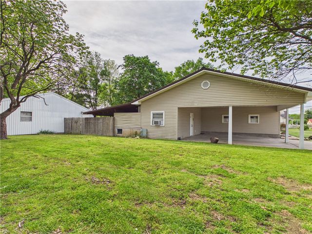 803 N Springfield Street, Berryville, AR 72616