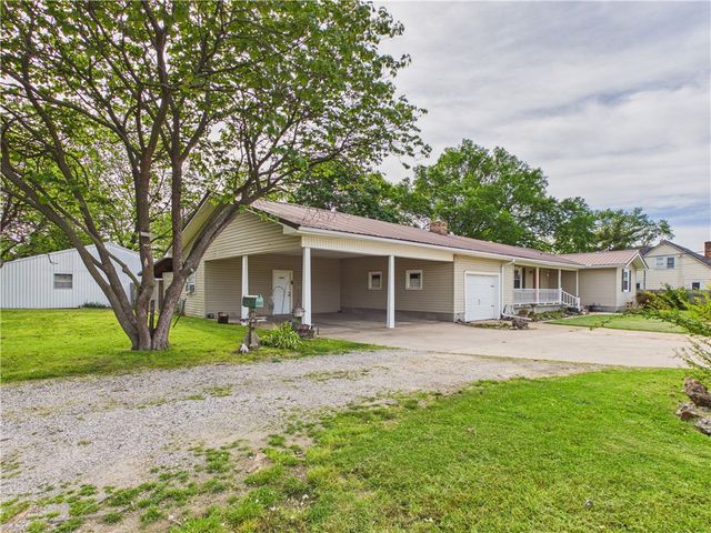 803 N Springfield Street, Berryville, AR 72616
