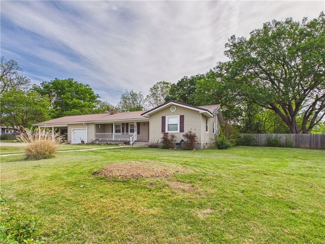 803 N Springfield Street, Berryville, AR 72616