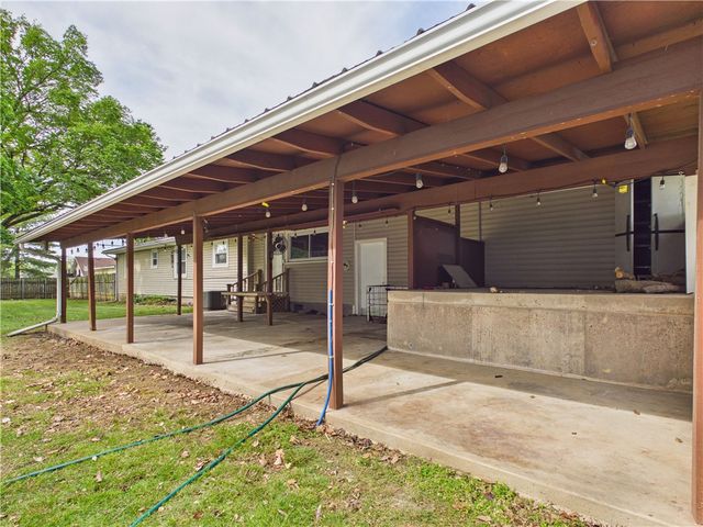 803 N Springfield Street, Berryville, AR 72616