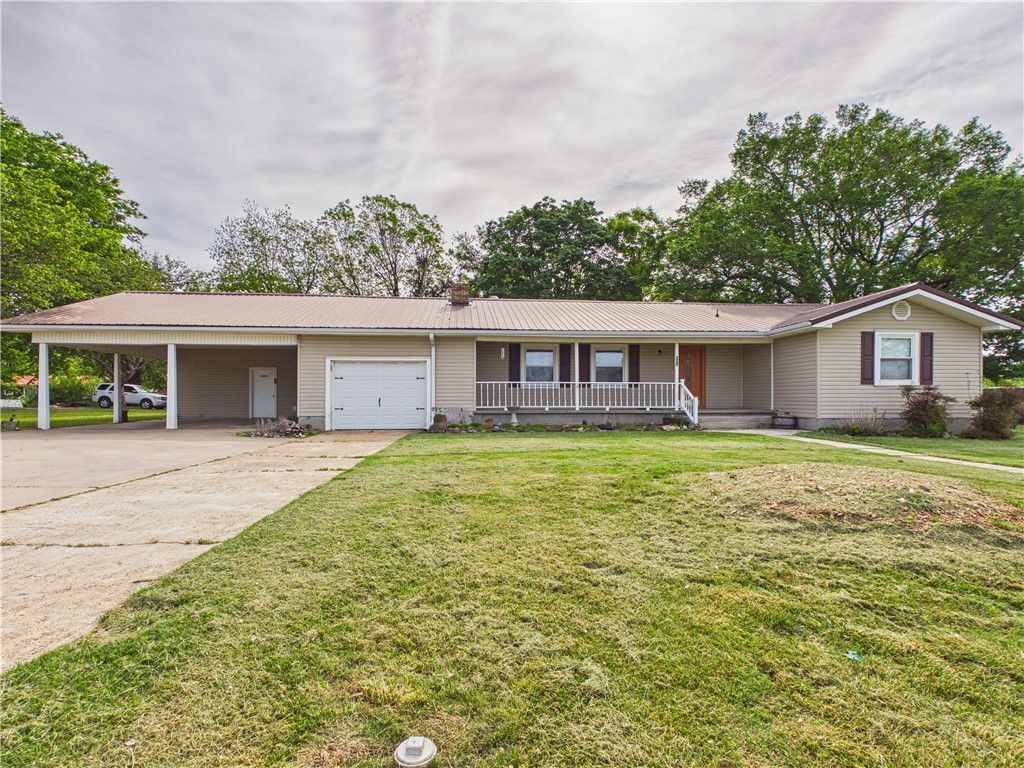803 N Springfield Street, Berryville, AR 72616